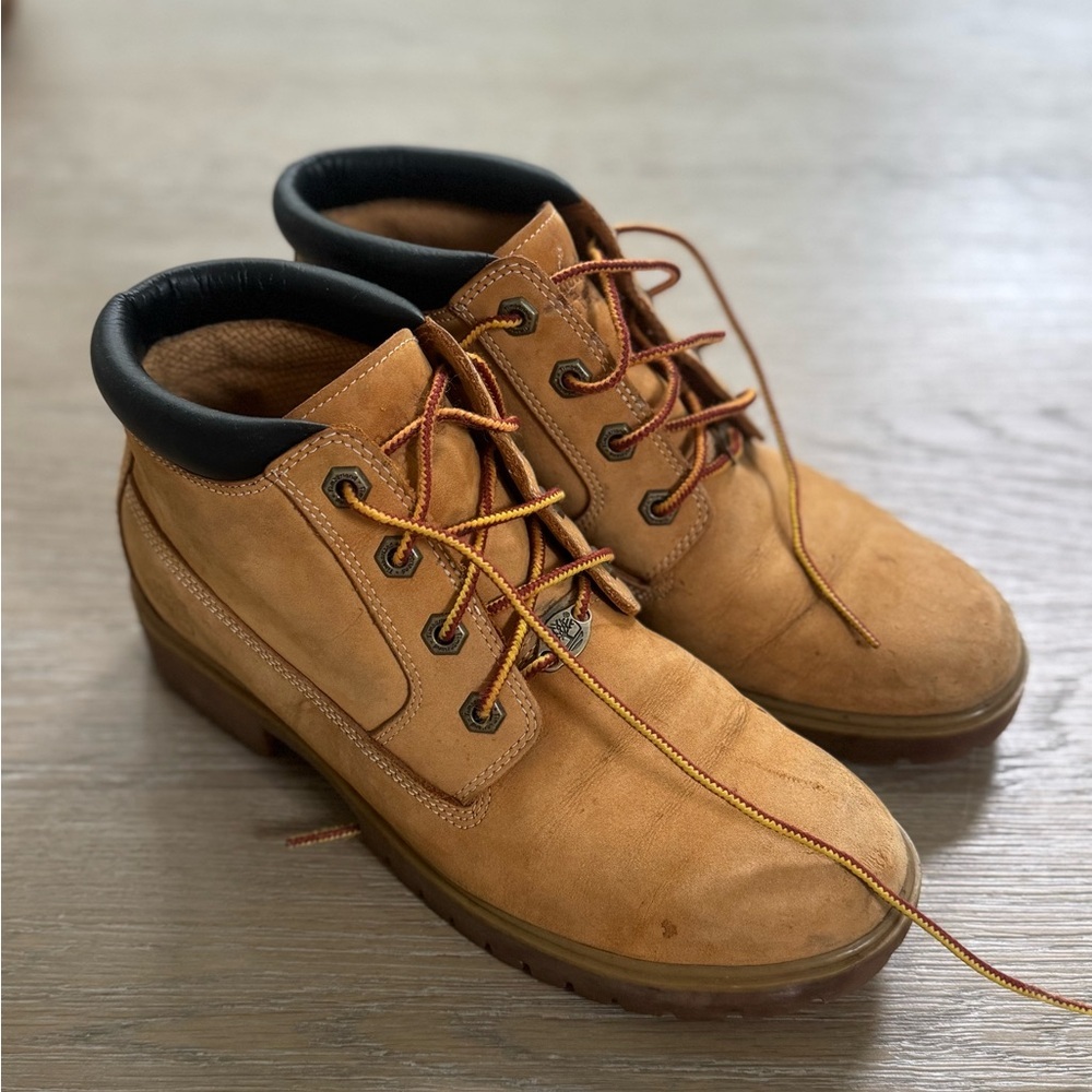 Timberland Nellie women’s brown waterproof chukka leather lace boots size 8